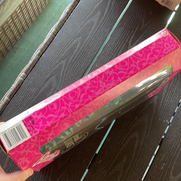 NRFB Toys R Us Emerald Elegance Barbie Doll. - Picture 11 of 14